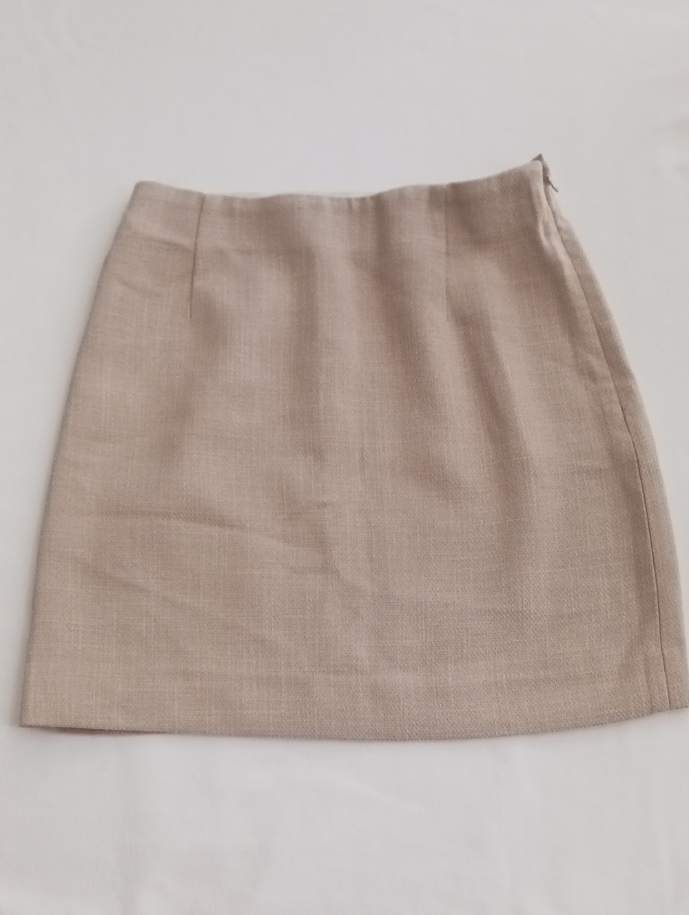 H&M Beige Mini Skirt - Sleek Straight Silhouette